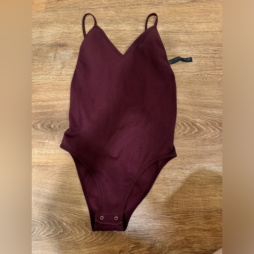 Burgundy ribbed v neck bodysuit​​​​​​​